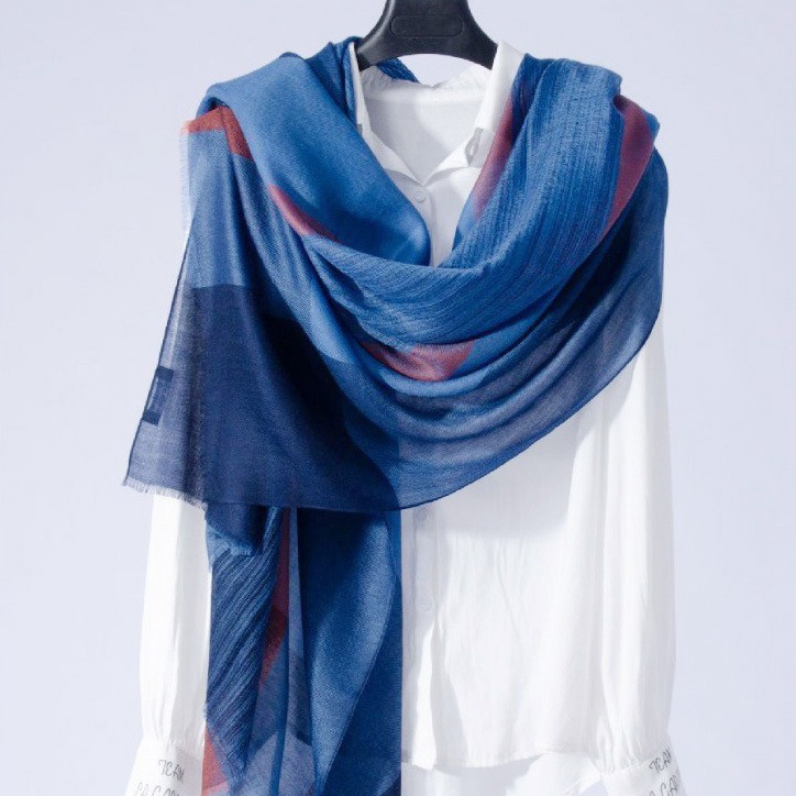 The new velvet velvet shawl is woven into a small luxurious gift from the Mongolian source factory.