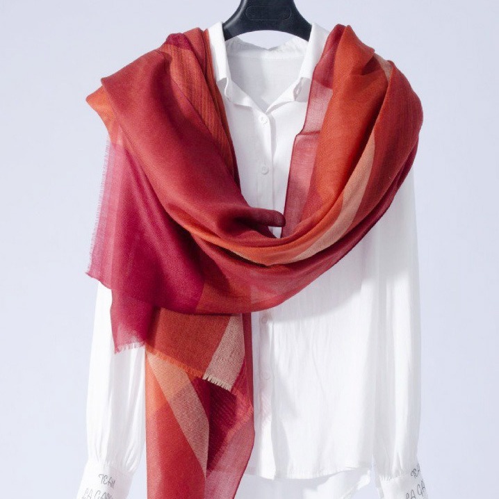 The new velvet velvet shawl is woven into a small luxurious gift from the Mongolian source factory.