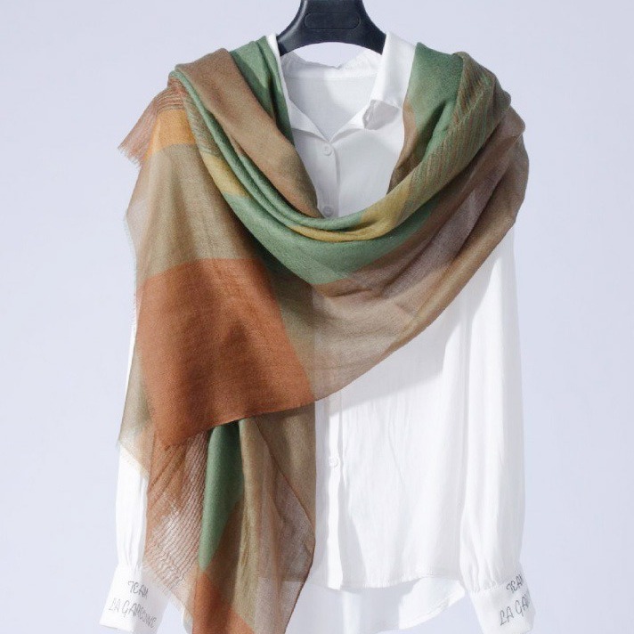 The new velvet velvet shawl is woven into a small luxurious gift from the Mongolian source factory.