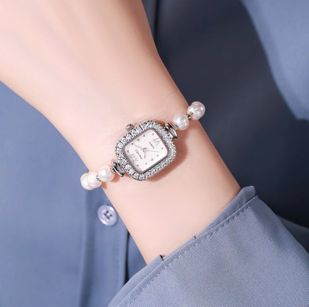 A small watch for a small pearl bracelet, a small waterproof luxurious fashion watch for a lady.