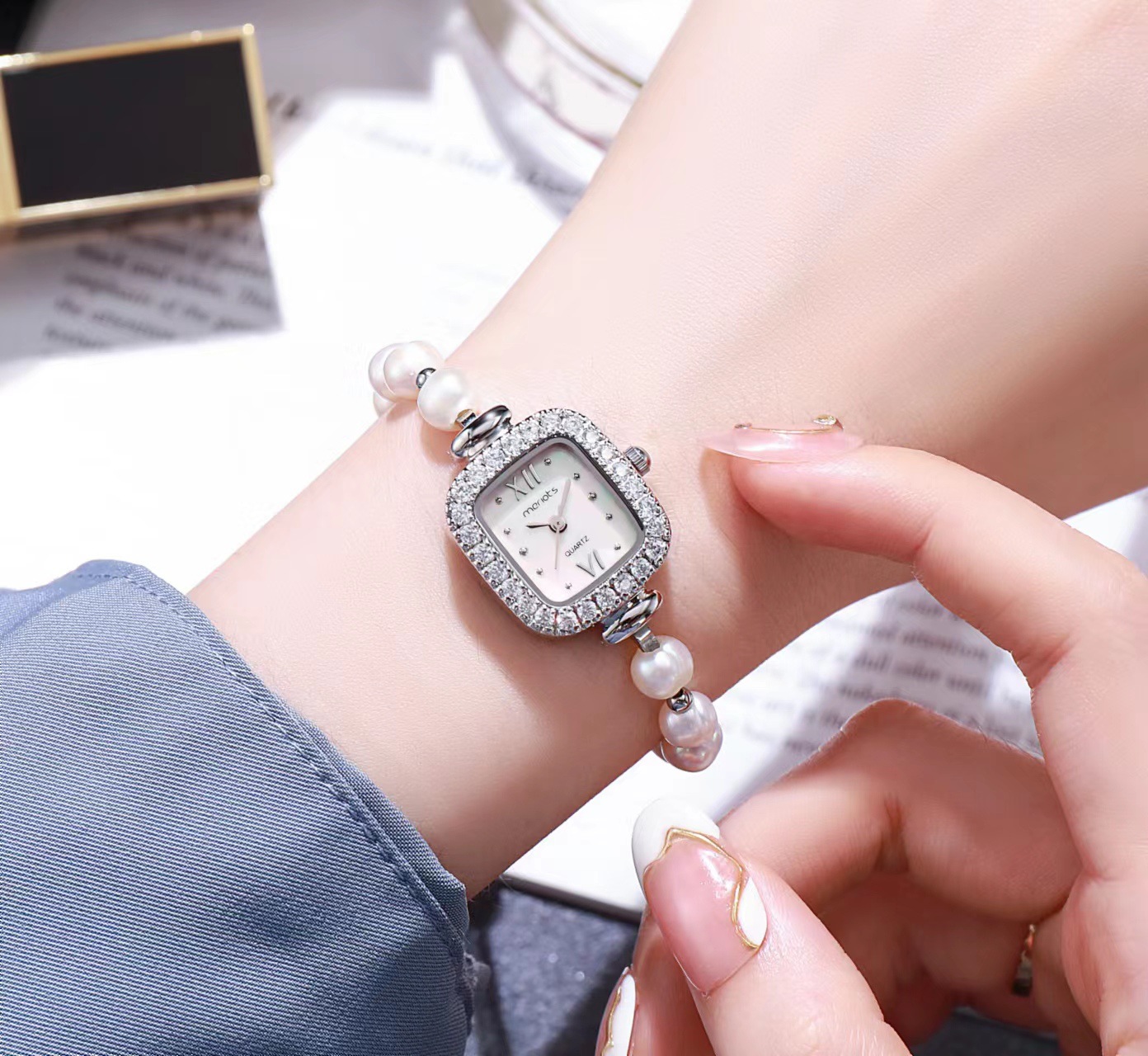 A small watch for a small pearl bracelet, a small waterproof luxurious fashion watch for a lady.